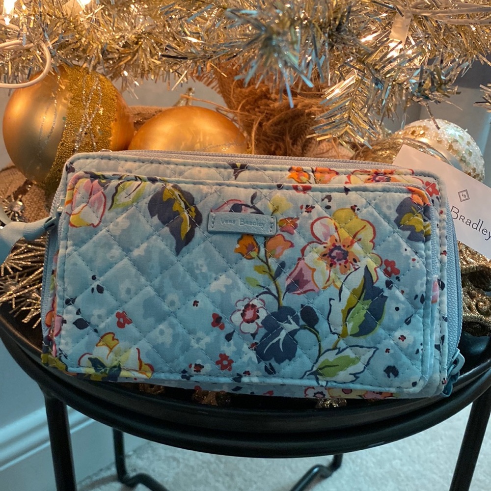 Vera Bradley RFID Deluxe All Together Crossbody in floating garden pattern